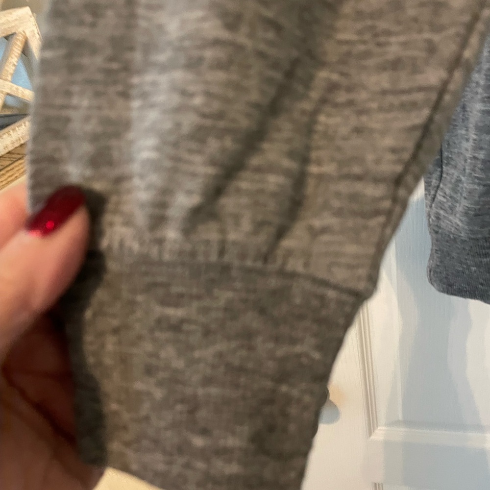 Wildfox Gray Sweatshirt with 'Pour Favor' Design - Picture 5 of 11